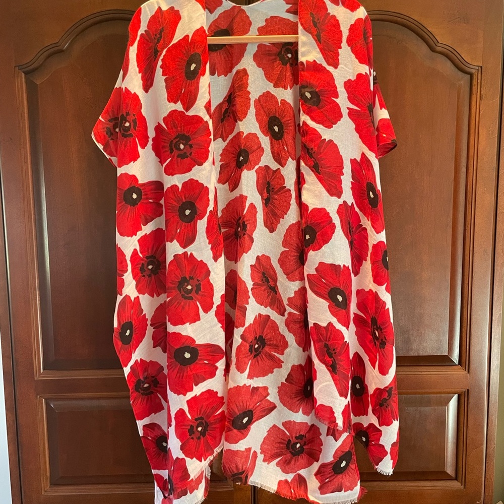 Woman’s sleeveless lightweight kimono with poppies. Oversized Medium. Worn once